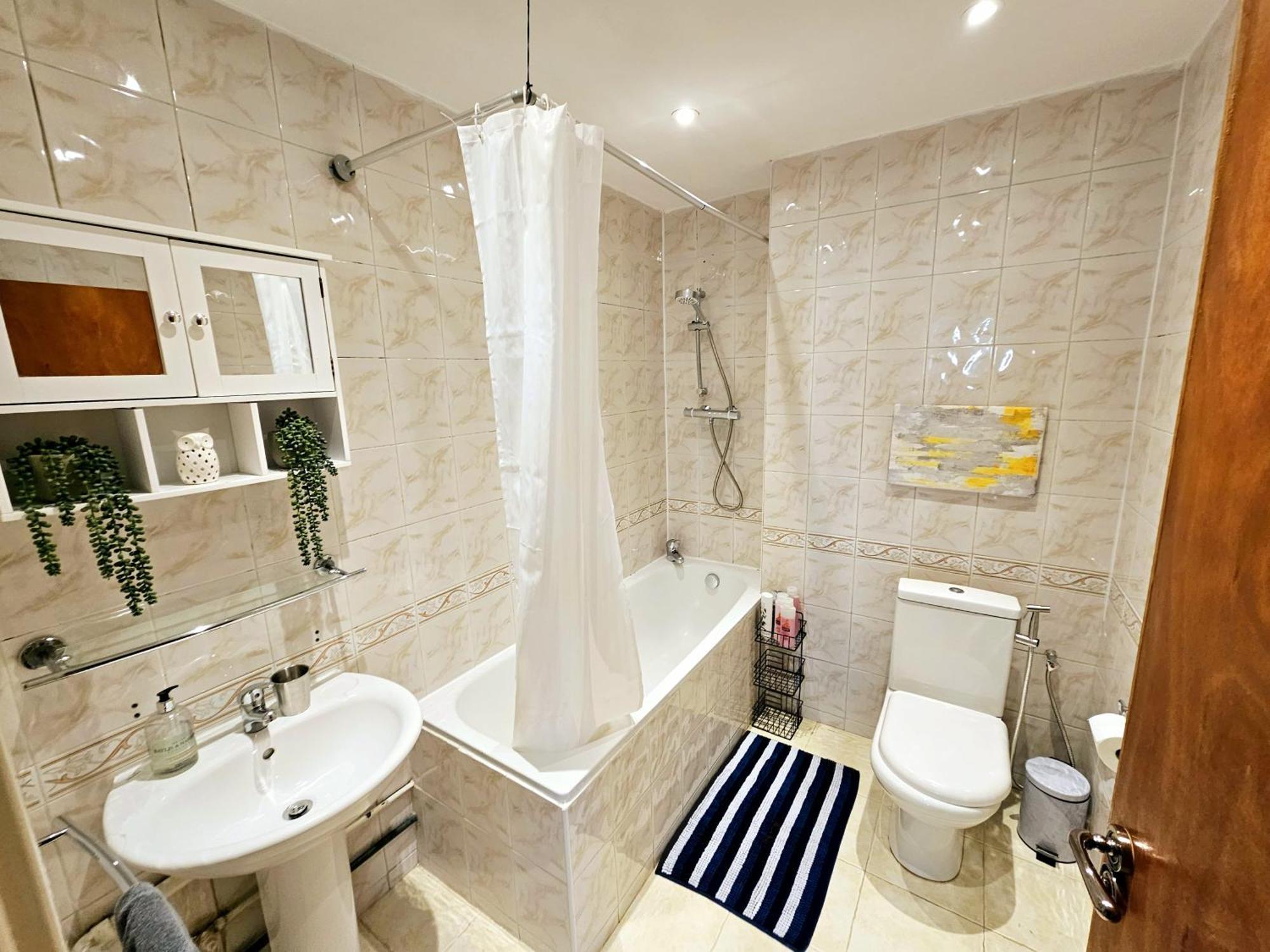 Bright & Spacious Home In Building With Lift, Right Next To Bayswater Station - Walk To Kensington Palace, Hyde Park, Little Venice & Notting Hill London Eksteriør bilde